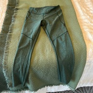 Outdoor Voices Green Warmup crop leggings size medium